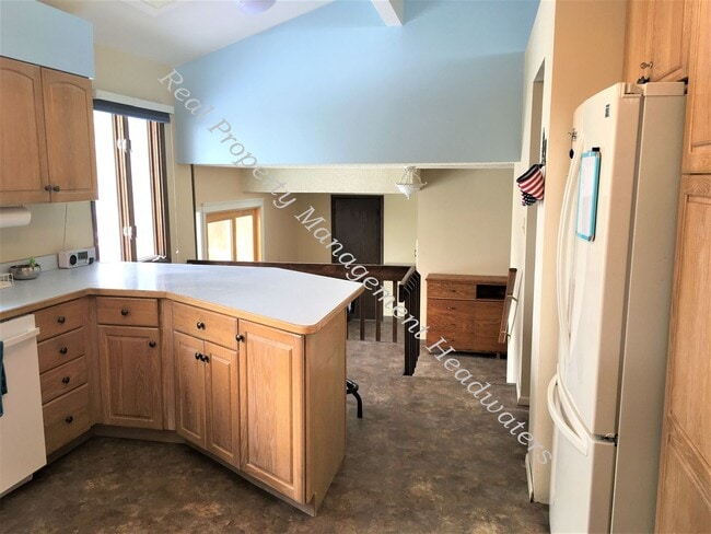 Building Photo - 5 Bedroom 3-1/2 Bath House For Rent