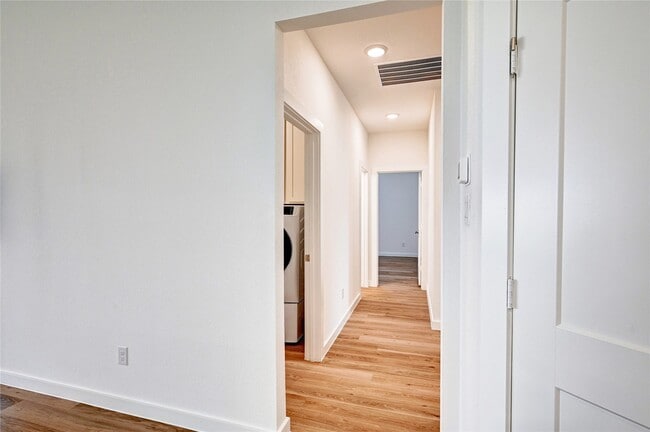 Building Photo - 8403 Oceanmist Cv Dr