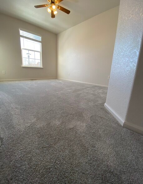 Building Photo - 1647 Wagonwheel Dr