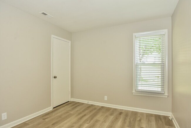 Building Photo - 183 Township Dr