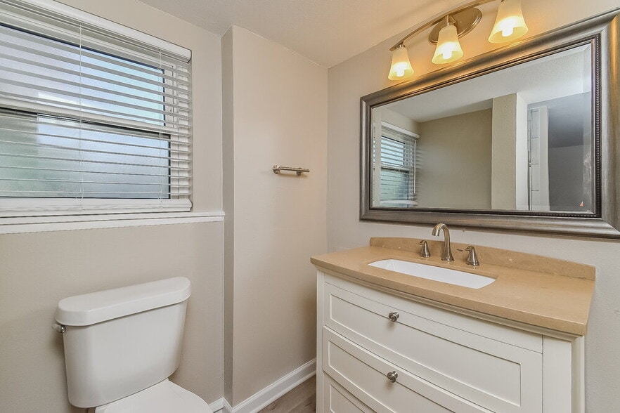 Building Photo - 4945 Manzana Dr
