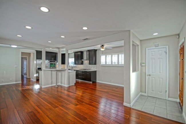 Building Photo - BEAUTIFULLY REMODELED, REDONDO HILLS HOME ...