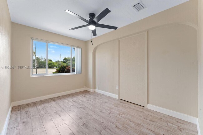 Building Photo - 2634 Sheridan St