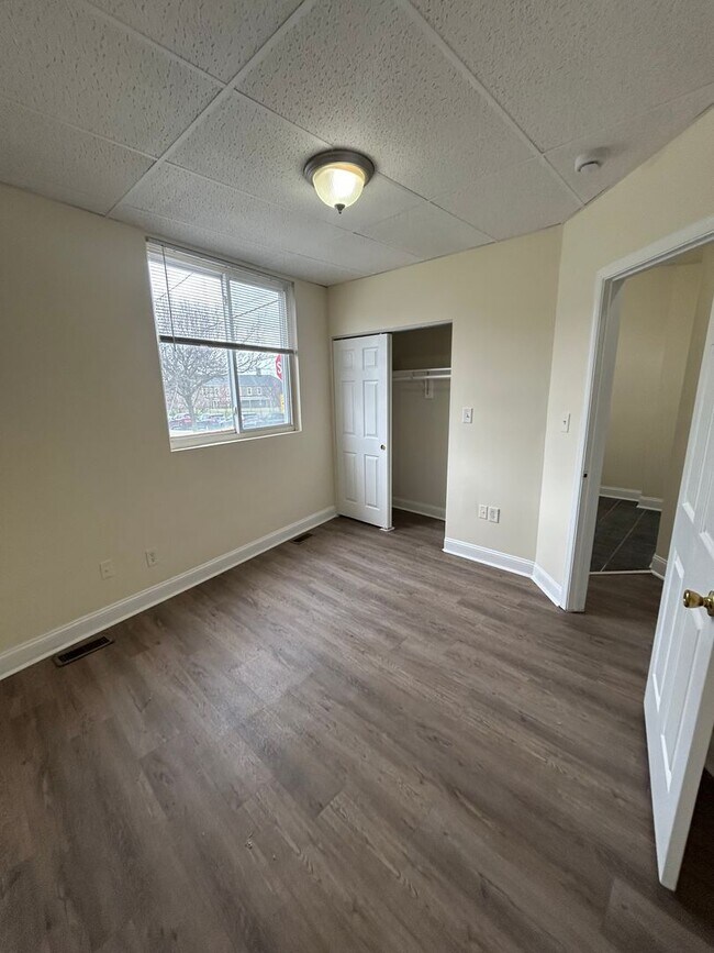 Building Photo - 423 Righter St