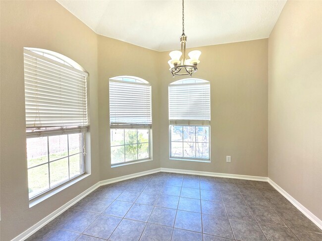 Building Photo - 12111 Carriage Oak Cir