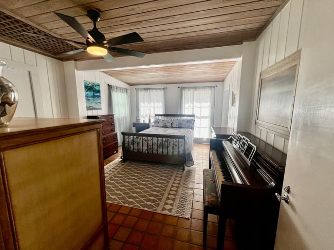 Building Photo - PRIVATE 3/2 WATERFRONT HOME ON INDIAN RIVER DRIVE