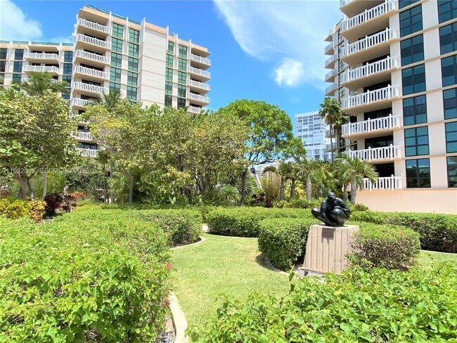 Building Photo - 1121 Crandon Blvd