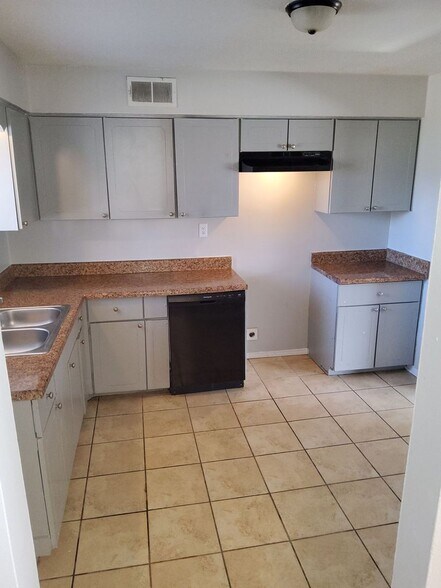 Building Photo - 4558 Almo Ave