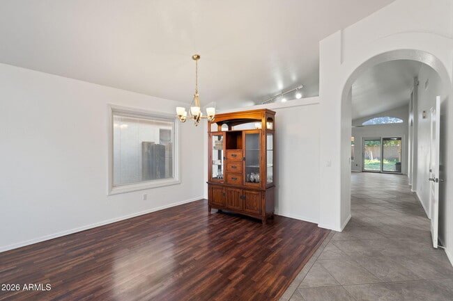 Building Photo - 523 W Kelton Ln