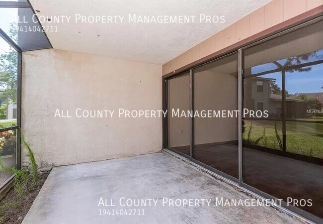 Building Photo - First Floor/Pet Friendly/Pool/GREAT Location