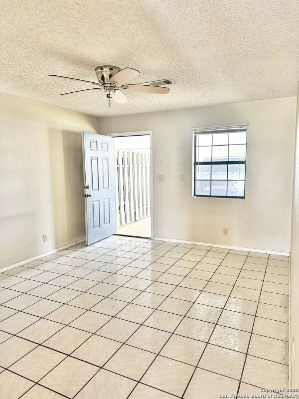 Building Photo - 821 Nancy Ln
