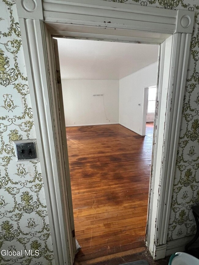 Building Photo - 214 Market St