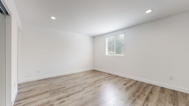 Building Photo - 4452 Turquoise St