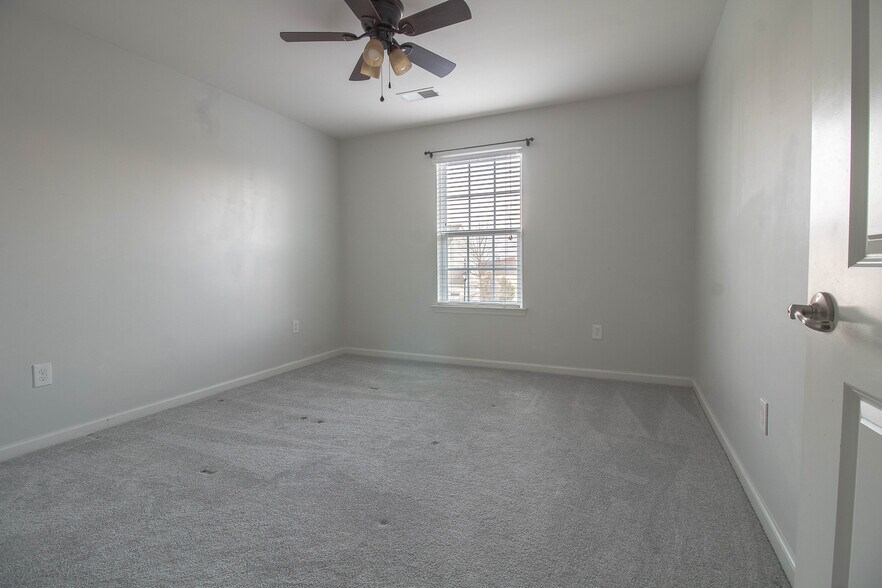 Building Photo - 143 Margaretta Dr