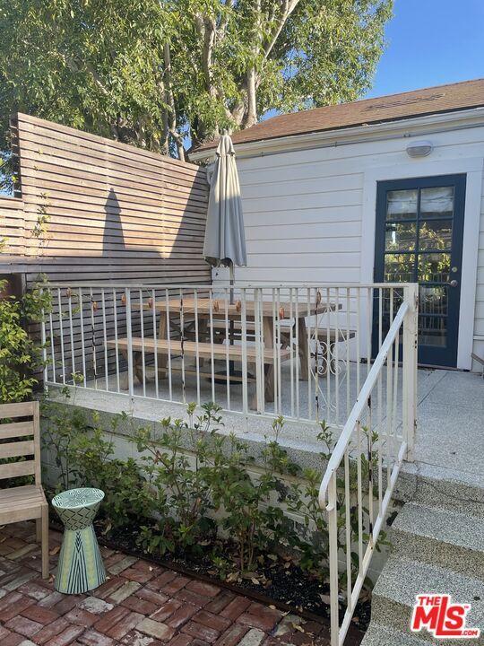 Building Photo - 1512 Angelus Ave