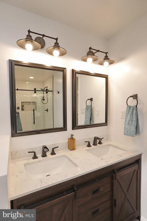 Building Photo - 8530 Wedding Dr