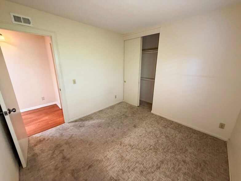 Building Photo - 1732 Sea Pines Rd