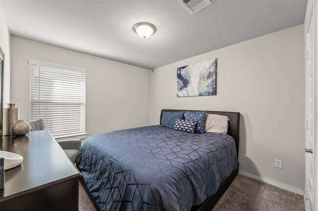 Building Photo - 7526 Highland Chase Dr