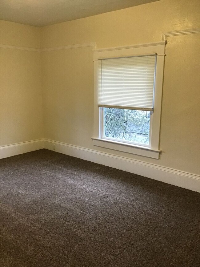 Building Photo - NW 5th