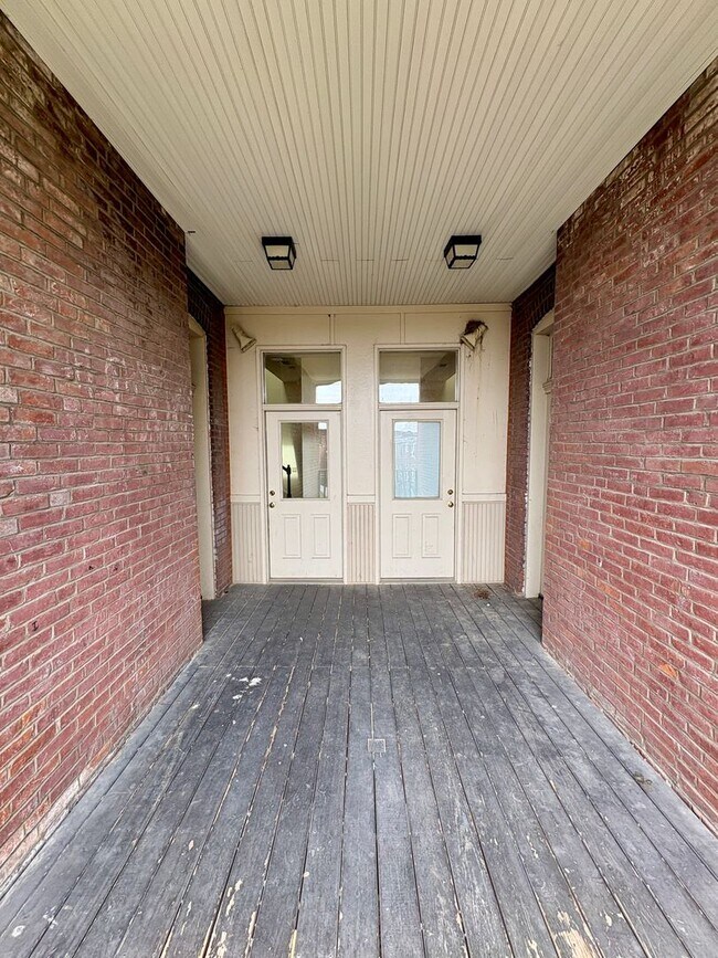 Building Photo - 2406 S 10th St