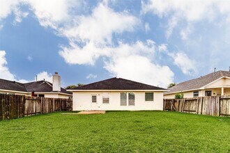 Building Photo - 7434 Jacobs Well Dr