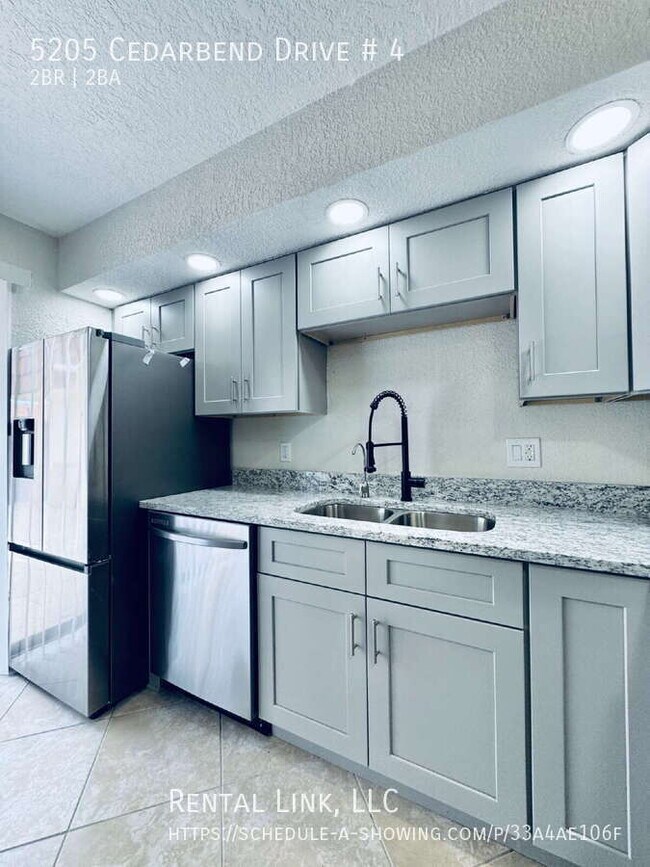 Building Photo - 5205 Cedarbend Dr