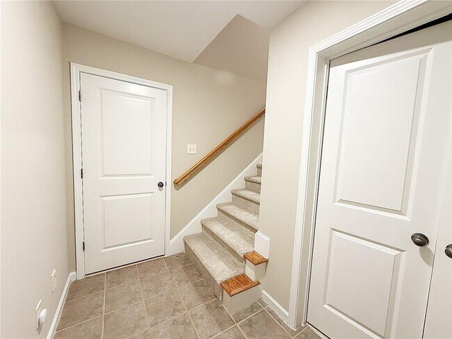 Building Photo - 3641 Ridge Towne Dr