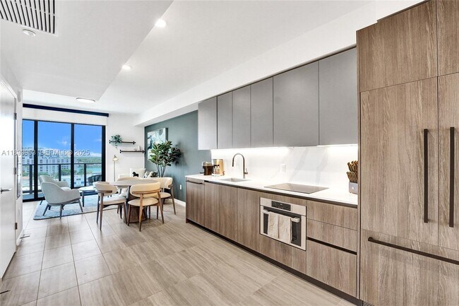 Building Photo - 580 72nd St