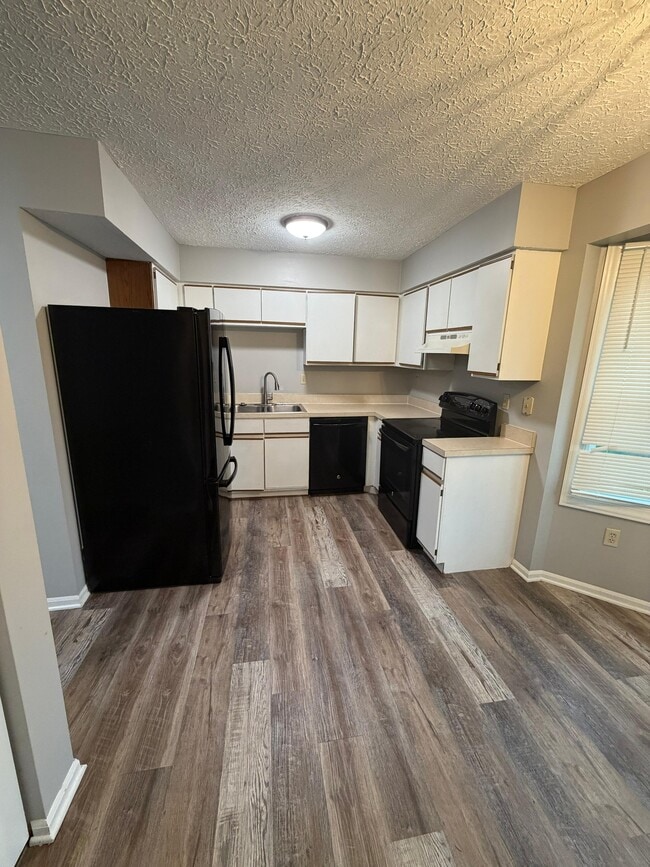 Building Photo - 310 Powell Rd