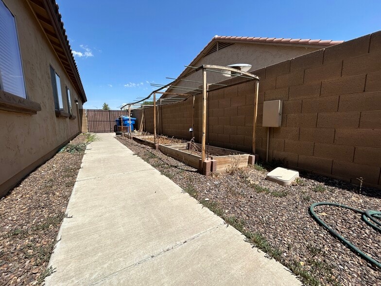 Building Photo - 5317 W Buckskin Trl