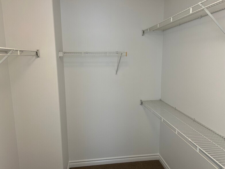 Master walk-in closet - 5532 Renaissance Ave