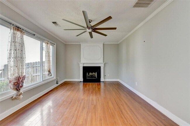 Building Photo - 702 Ashley Glen Ln