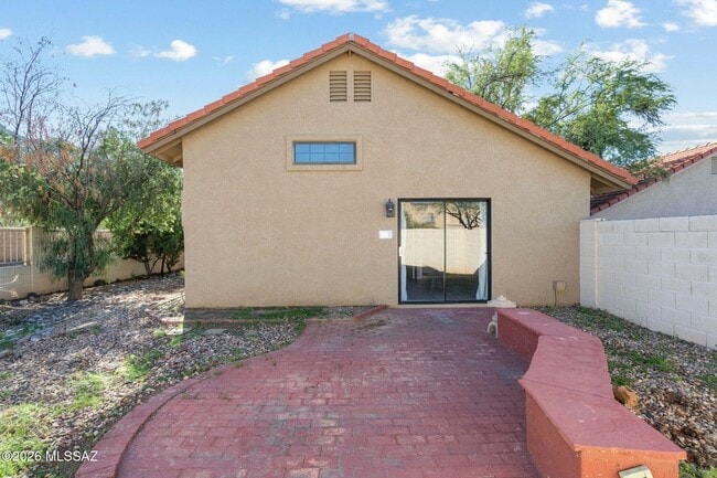 Building Photo - 321 E Fieldcrest Ln