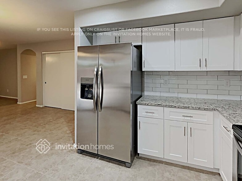 Building Photo - 42695 W Anne Ln