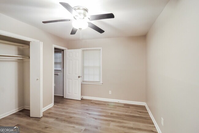 Building Photo - 3135 Robin Rd