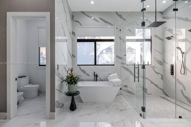 Building Photo - 250 NW 129th Ave