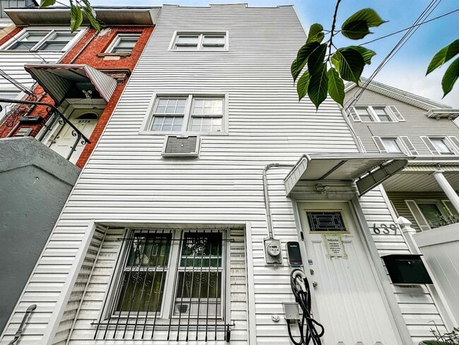 Building Photo - 639 Palisade Ave