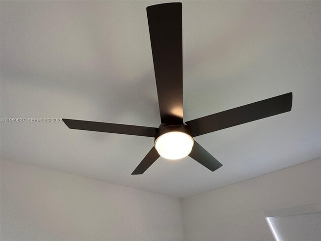 Building Photo - 429 NE 12th St