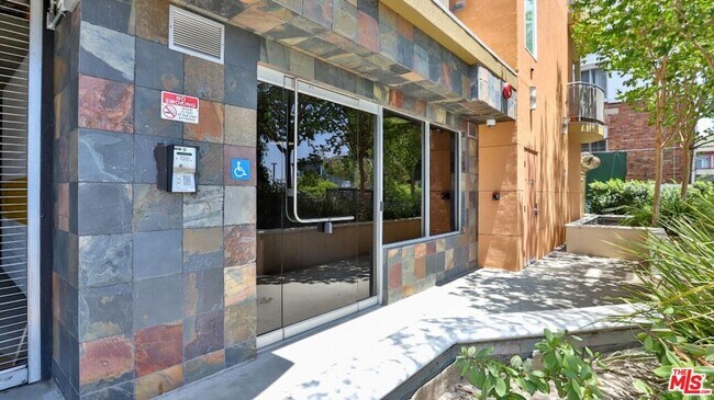 Building Photo - 2311 W 10th St