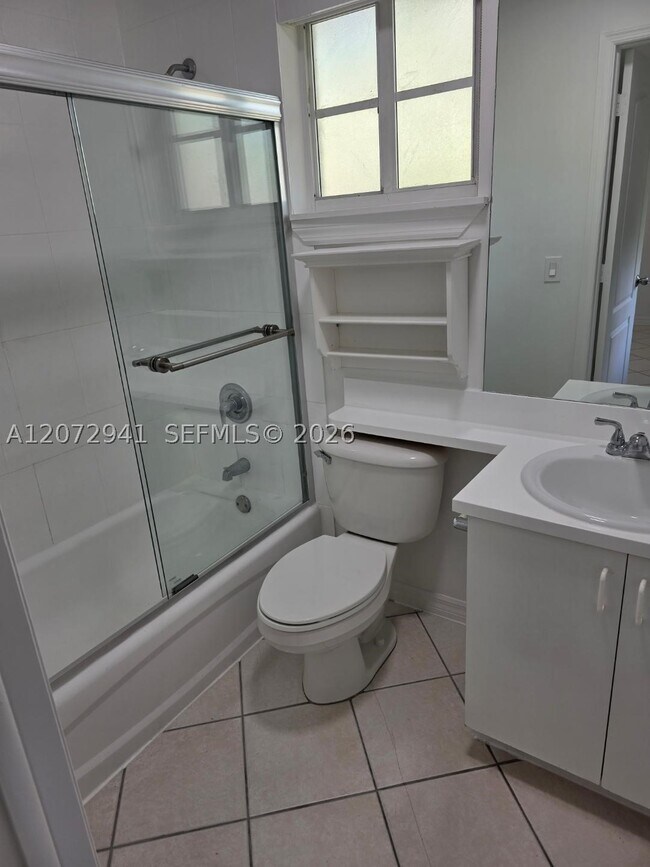 Building Photo - 3090 BIRD 303