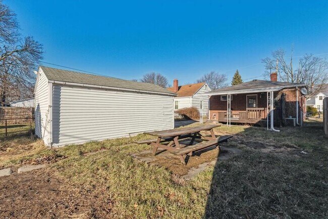 Building Photo - 4431 Caroline Ave