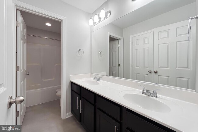 Building Photo - 21493 Willow Breeze Sq