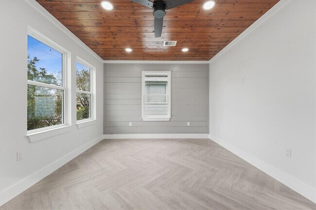 Building Photo - 5123 Avenue L