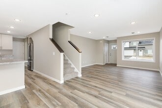 Building Photo - Like New Townhome for RENT 3bd 3ba 2car garage
