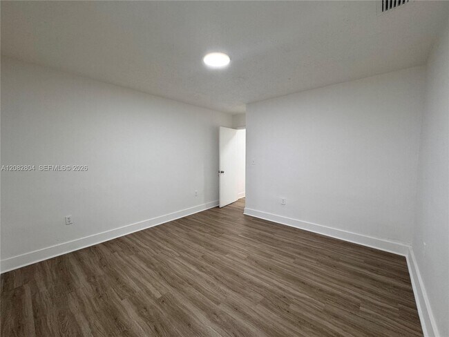Building Photo - 3632 SW 87th Ave