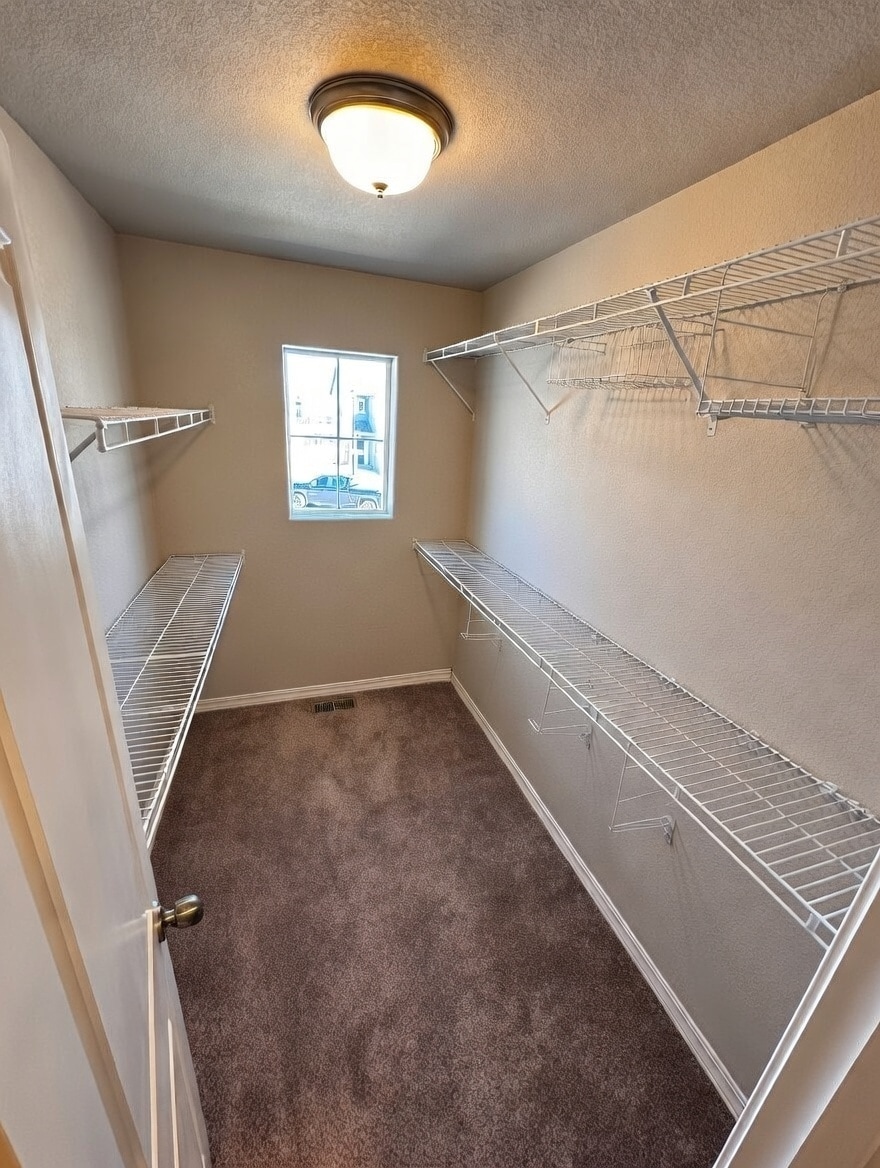 Walk in closet - 10831 Rowena Wy