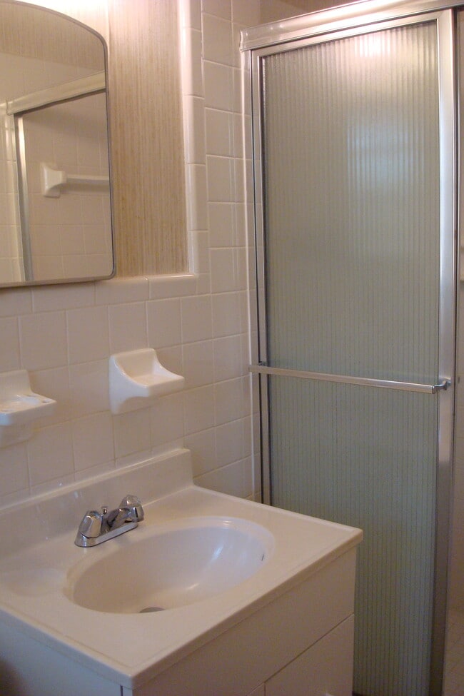 Building Photo - 3820 Orchard Rd SE