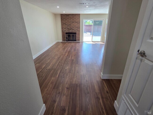 Building Photo - 616 Placer Ln