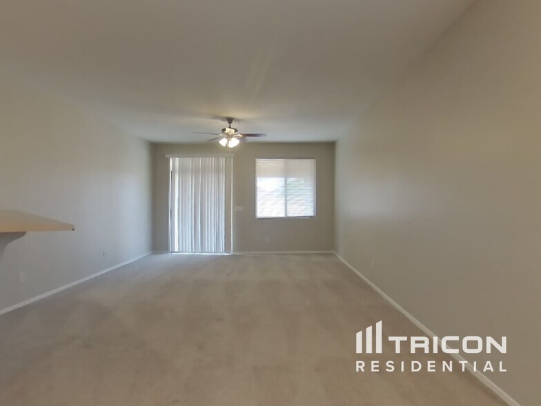 Building Photo - 6410 S 72nd Ln