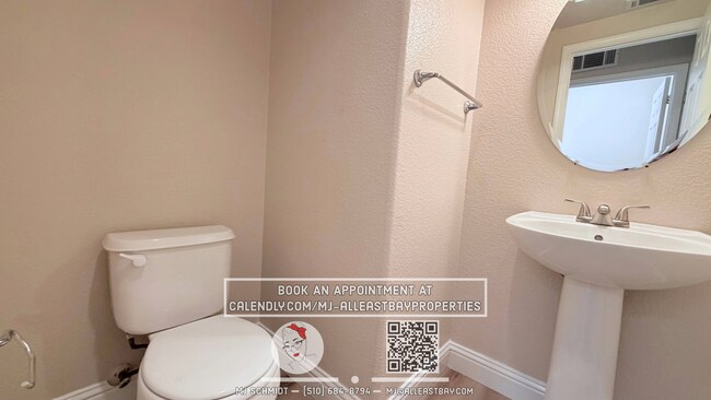 Building Photo - Beautiful 3 bedroom home nestled in cozy Brentwood neighborhood!